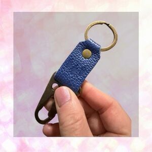 🦄 Portland Leather Short Keychain in Astro Blue!